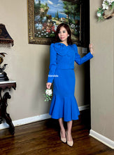 Load image into Gallery viewer, Rose set in Blue