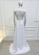 Load image into Gallery viewer, Queen jumsuit in white