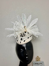 Load image into Gallery viewer, White hat Peacock spreads its wings