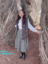 Load image into Gallery viewer, Lisa skirt in Tweet patterns size S - Shop women style vintage, Audrey Hepburn jackets online -Christine