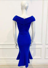 Load image into Gallery viewer, Mary dress in solid Blue - Shop women style vintage, Audrey Hepburn jackets online -Christine