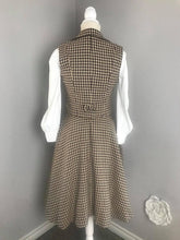 Load image into Gallery viewer, Lolita waistcoat suit in Tweed size XS/S - Shop women style vintage, Audrey Hepburn jackets online -Christine