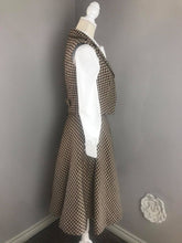 Load image into Gallery viewer, Lolita waistcoat suit in Tweed white blouse - Shop women style vintage, Audrey Hepburn jackets online -Christine