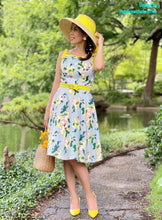 Load image into Gallery viewer, Junie Dress in flowers Rayon size S - Shop women style vintage, Audrey Hepburn jackets online -Christine