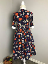 Load image into Gallery viewer, Catherine dress in bloom flowers silk cotton size S - Shop women style vintage, Audrey Hepburn jackets online -Christine