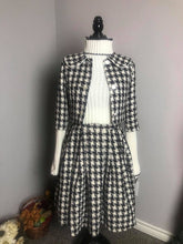 Load image into Gallery viewer, Lisa Collar suit in Tweed plaid patterns size S - Shop women style vintage, Audrey Hepburn jackets online -Christine