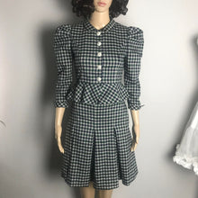 Load image into Gallery viewer, Liz set in gingham