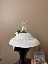 Load image into Gallery viewer, Queen hat in ivory/white dogwood flowers

