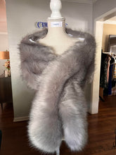 Load image into Gallery viewer, Capes in soft fur
