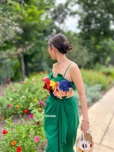 Load image into Gallery viewer, Vanesa set in green linen
