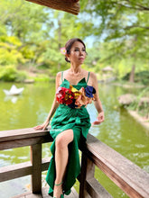 Load image into Gallery viewer, Vanesa set in green linen
