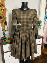 Load image into Gallery viewer, Kelly dress in Tarran
