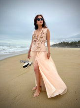 Load image into Gallery viewer, Rose 3D set in beige
