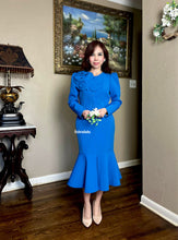 Load image into Gallery viewer, Rose set in Blue
