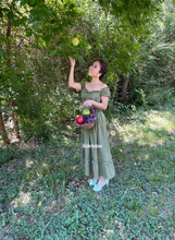 Load image into Gallery viewer, Belle Dress in linen
