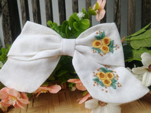 Load image into Gallery viewer, Bow hairclip - Shop women style vintage, Audrey Hepburn jackets online -Christine
