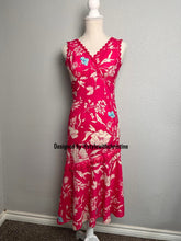 Load image into Gallery viewer, Kyo dress in flowers
