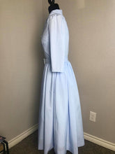 Load image into Gallery viewer, Kathy Dress in light blue cotton - Shop women style vintage, Audrey Hepburn jackets online -Christine

