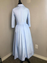 Load image into Gallery viewer, Kathy Dress in light blue cotton - Shop women style vintage, Audrey Hepburn jackets online -Christine
