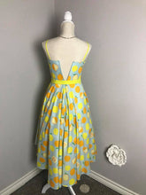 Load image into Gallery viewer, Juliet Dress in Lemon Print cotton size S - Shop women style vintage, Audrey Hepburn jackets online -Christine
