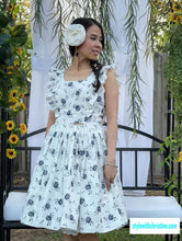 Load image into Gallery viewer, Pinafore Dress in Roses Linen size S - Shop women style vintage, Audrey Hepburn jackets online -Christine
