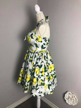 Load image into Gallery viewer, May Dress in Lemon Print cotton size S - Shop women style vintage, Audrey Hepburn jackets online -Christine
