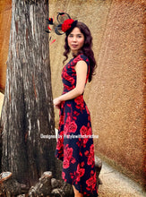 Load image into Gallery viewer, Minyoung dress in red roses
