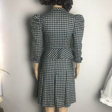 Load image into Gallery viewer, Liz set in gingham
