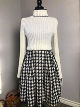 Load image into Gallery viewer, Lisa Collar suit in Tweed plaid patterns size S - Shop women style vintage, Audrey Hepburn jackets online -Christine
