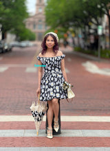 Load image into Gallery viewer, Caroline Dress in Daisy flowers printed
