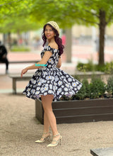 Load image into Gallery viewer, Caroline Dress in Daisy flowers printed
