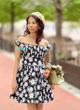 Load image into Gallery viewer, Caroline Dress in Daisy flowers printed
