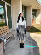 Load image into Gallery viewer, Lisa skirt in Tweet patterns size S - Shop women style vintage, Audrey Hepburn jackets online -Christine
